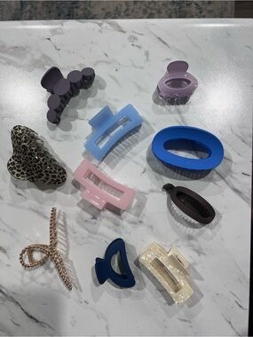 Assorted Women's Hair Claw Clips - Mixed Colors